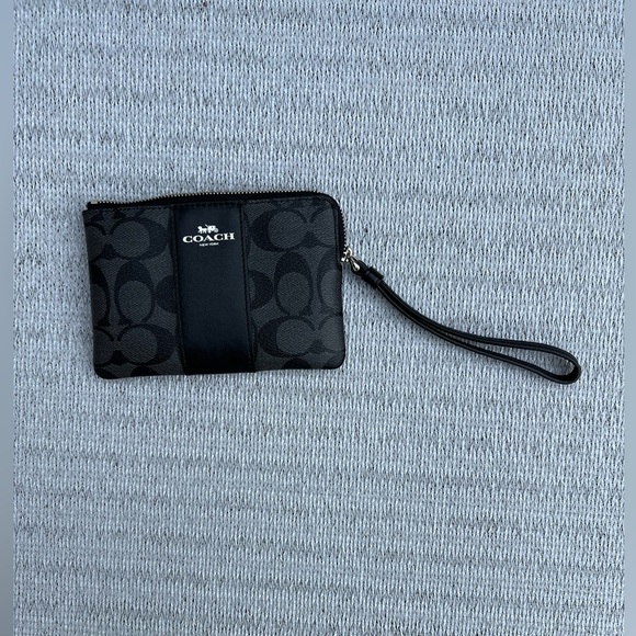 Coach wristlet - Picture 1 of 3